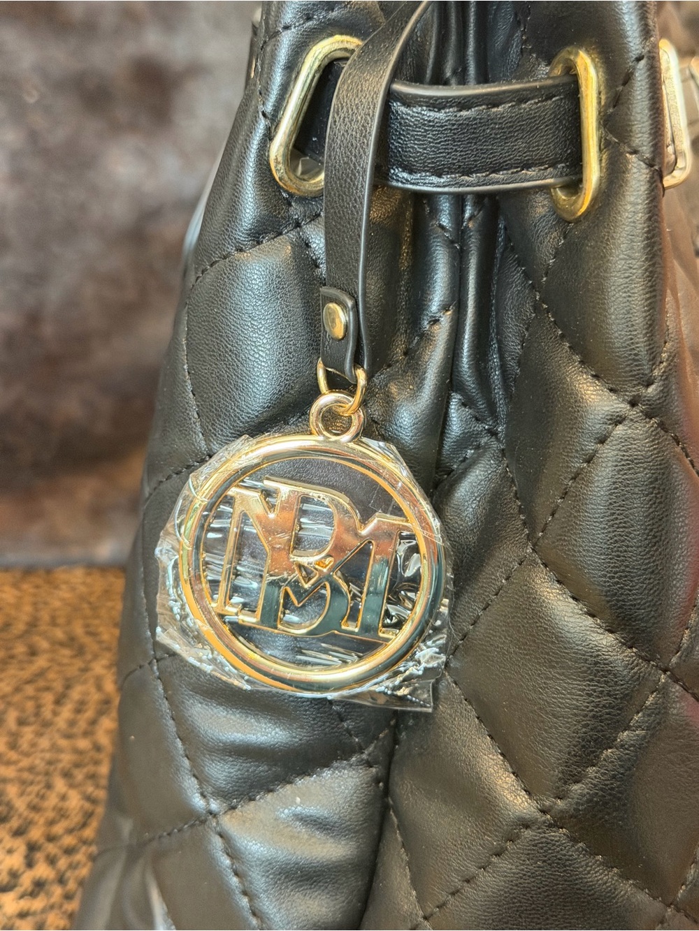 NWT Badgley Mischka a lack Quilted Tote with Gold Tone Hardware and Lock & Key - Picture 13 of 13